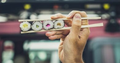 jedzenie sushi
